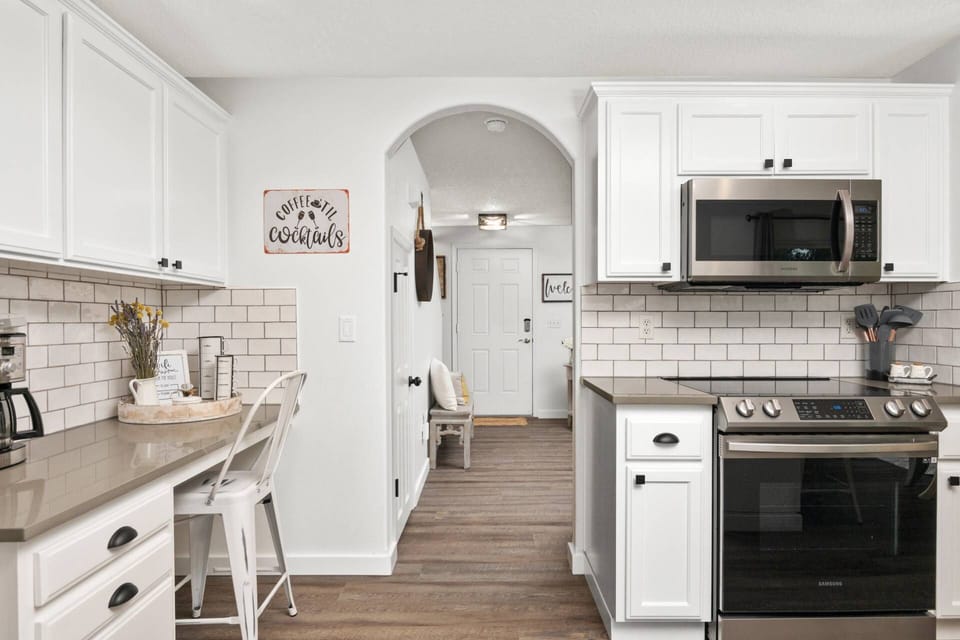 "We had a lovely stay at the Kef house! All the rooms were well appointed. Bedrooms were comfortable and the kitchen had everything" - Cynthia