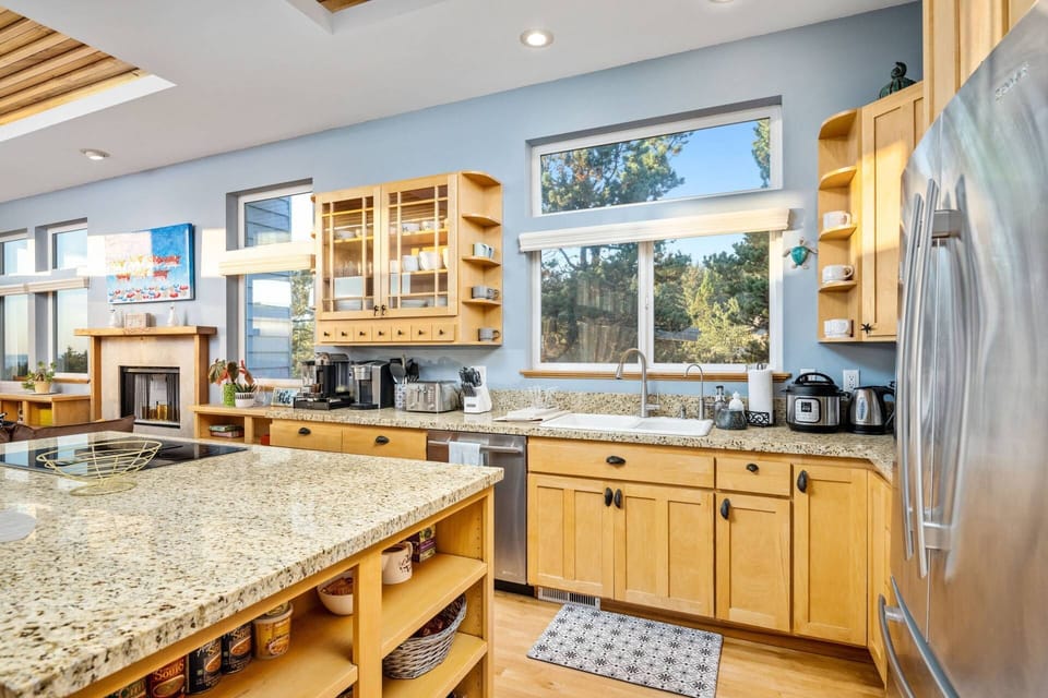"We had the best stay at this beautiful home. Everything was very clean. If we needed anything it was very easy to get in contact" - Mayelie
