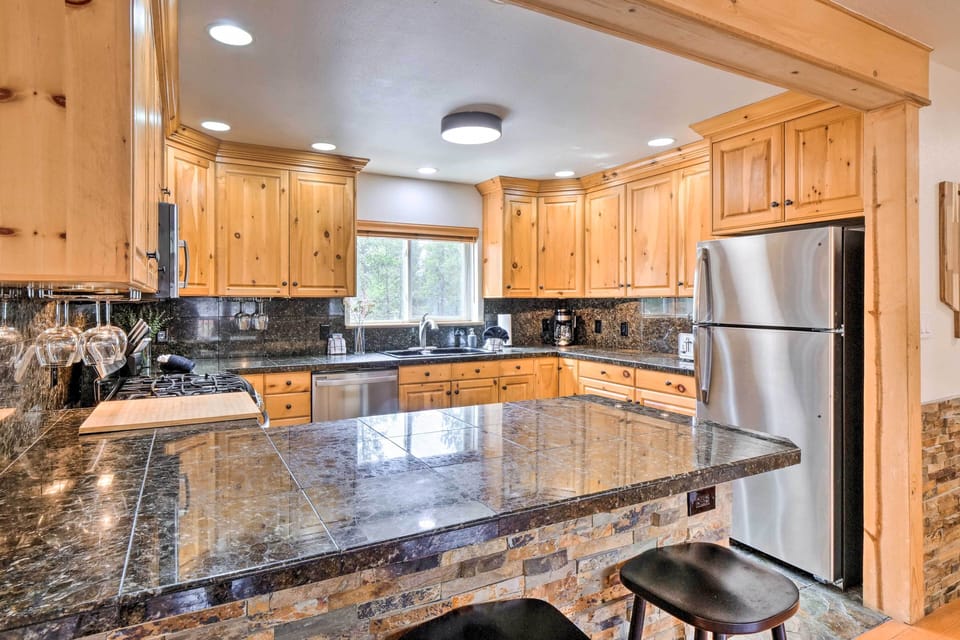 Kitchen | Fully Equipped | Main Level | Cooking Basics | Garbage Disposal