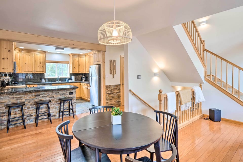 Dining Area | Main Level