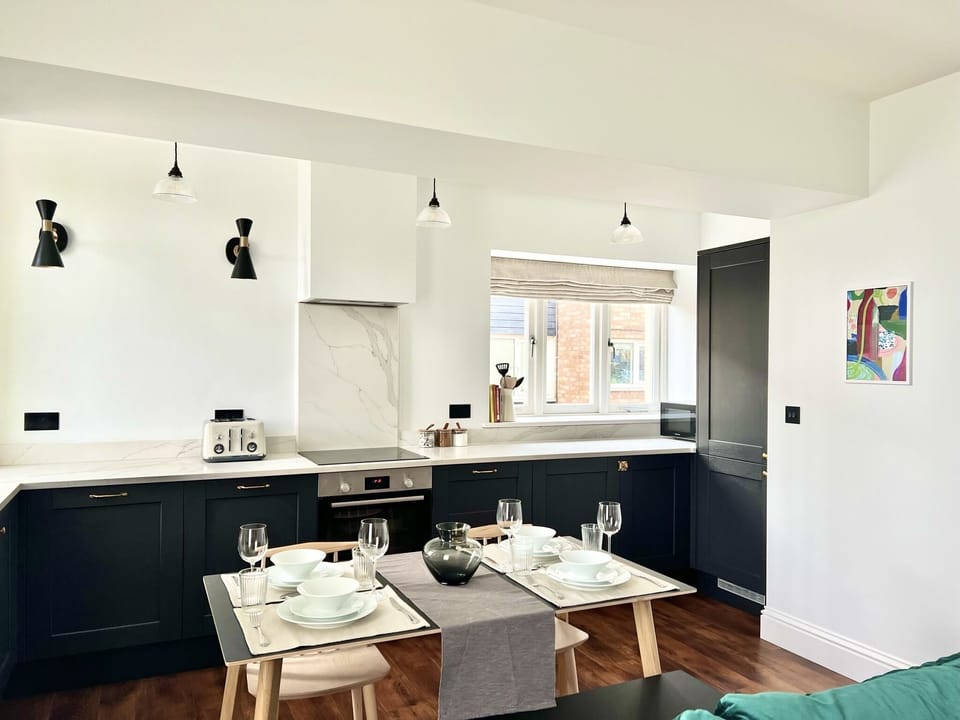 Fully Equipped Kitchen (2)