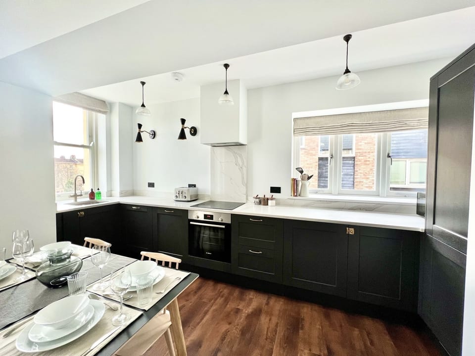 Fully Equipped Kitchen (1)