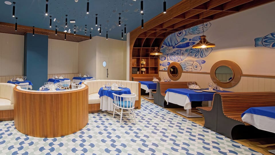 4 restaurants; breakfast, lunch, dinner, and brunch served
