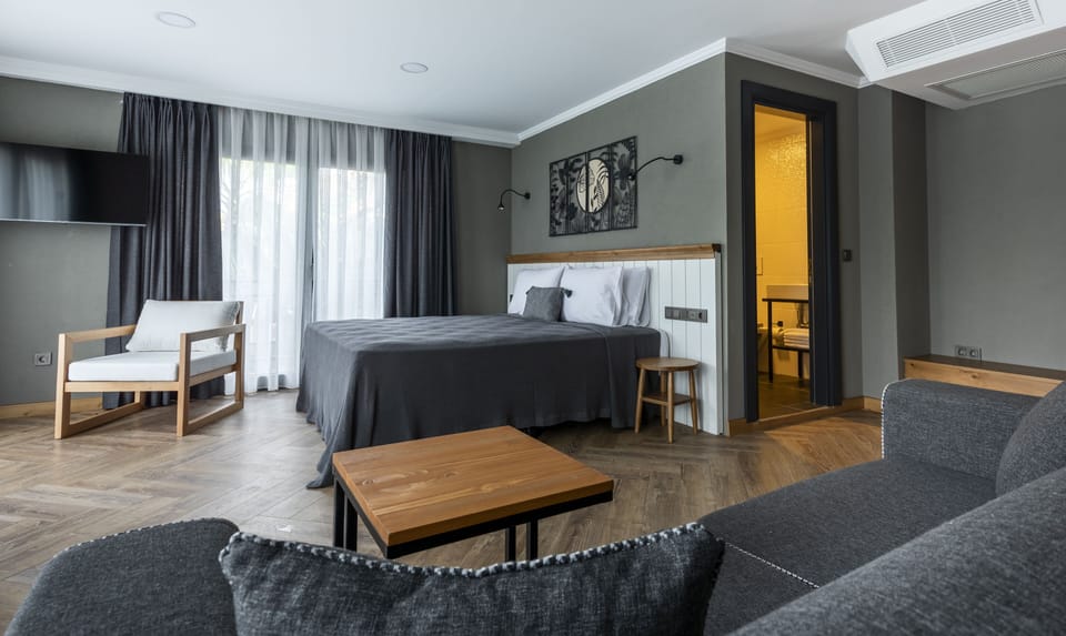 Superior Double or Twin Room | Premium bedding, minibar, in-room safe, desk