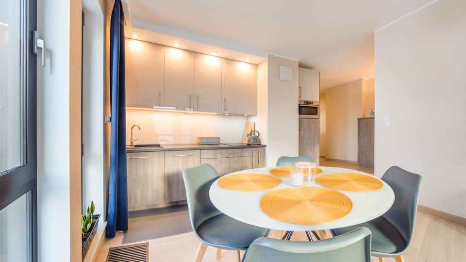 Apartment (46) | Private kitchenette | Fridge, stovetop, electric kettle, cookware/dishes/utensils