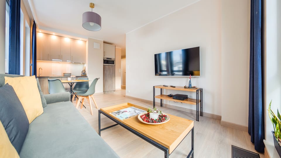 Apartment (46) | Living area | 30-inch TV with cable channels