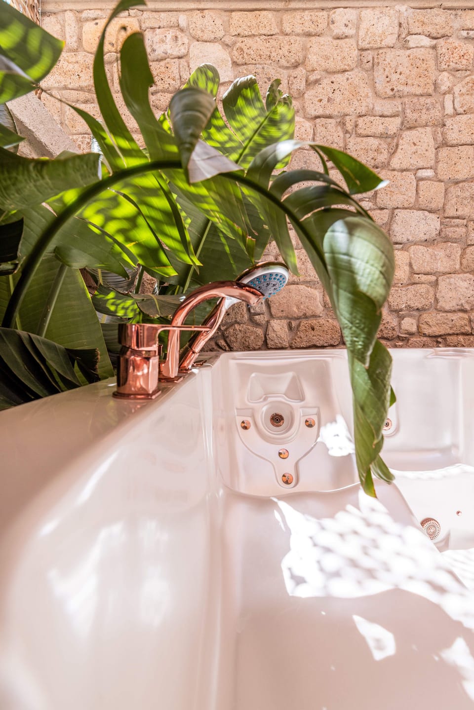 Premium Studio Suite | Jetted tub