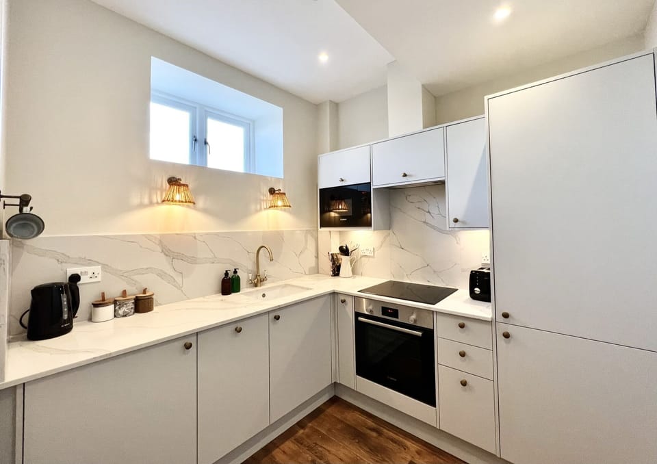 Fully Equipped Kitchen (1)