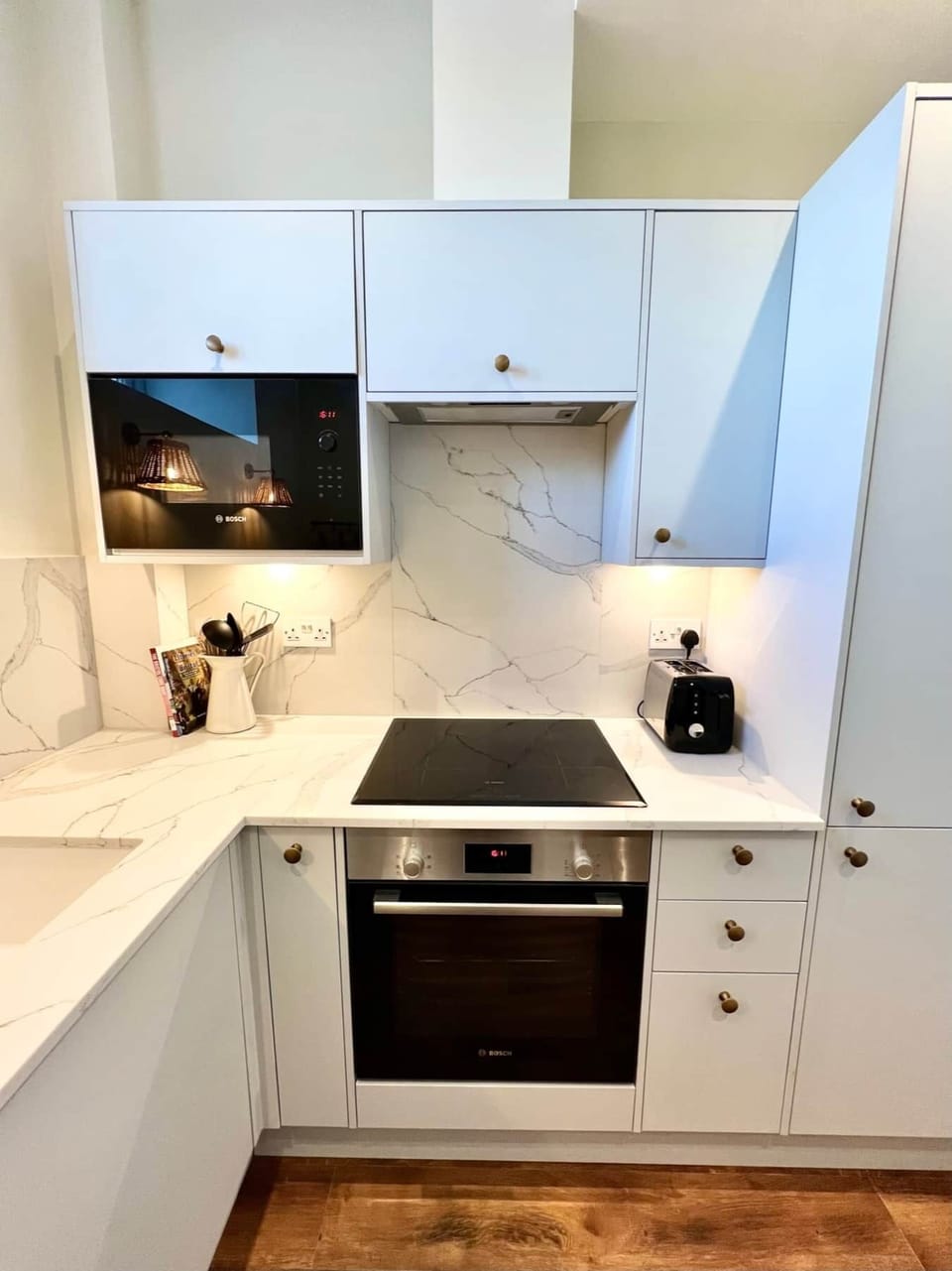 Fully Equipped Kitchen (3)