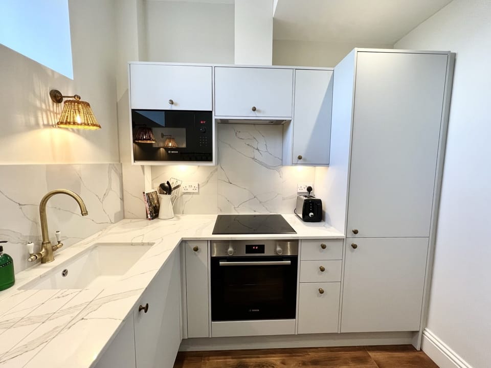 Fully Equipped Kitchen (4)