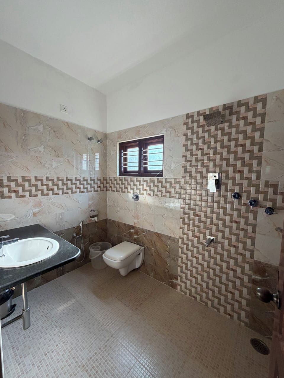 Deluxe Double Room | Bathroom | Shower, bathrobes, bidet, towels