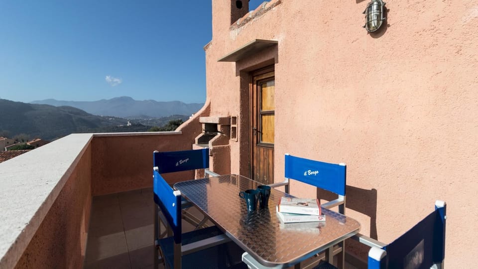 House | 2 bedrooms, iron/ironing board, WiFi