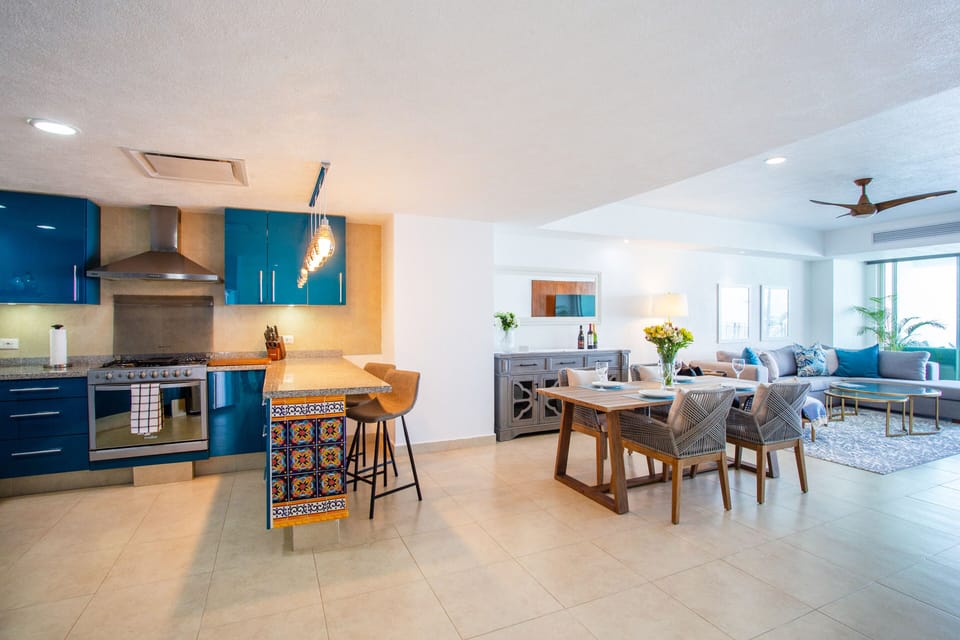 Nicely decorated kitchen with bar and seating for 2