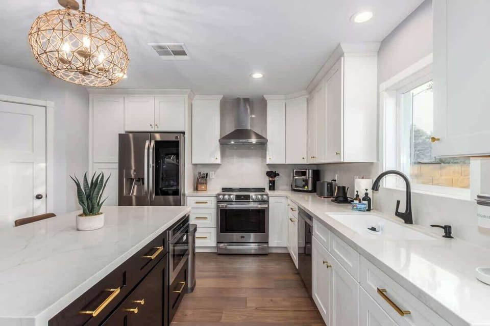 Fully updated, modern kitchen
