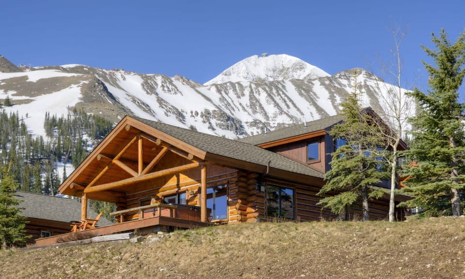 CH 13 Bandit Way, Exterior