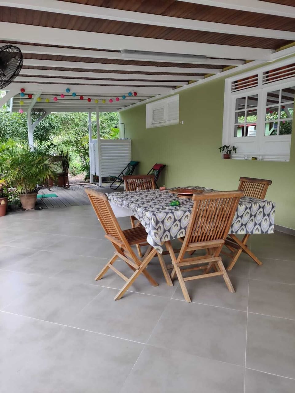 Outdoor dining