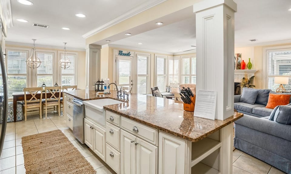 Condo, Multiple Beds, Kitchen, Ocean View | Interior