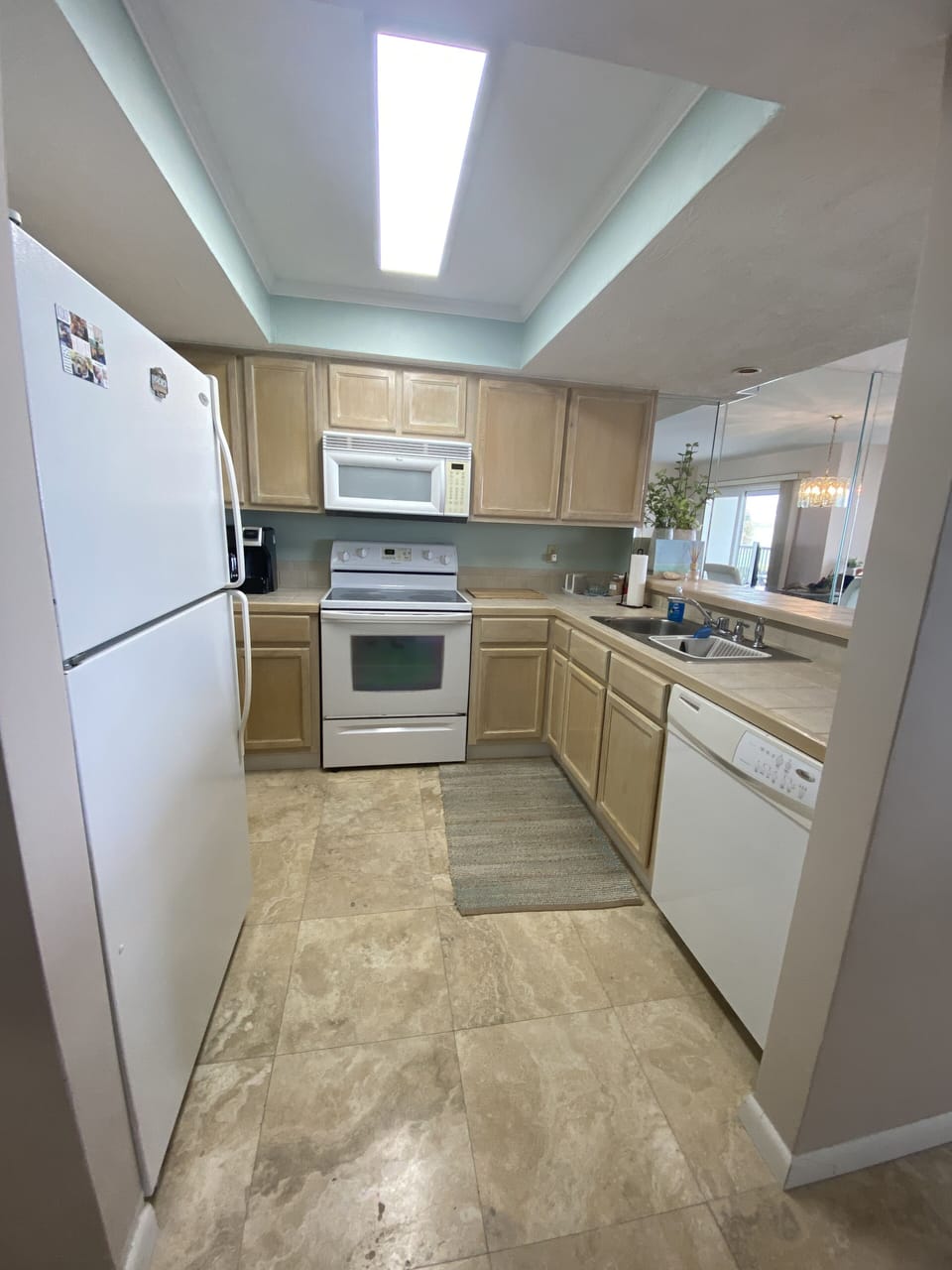 Fully equipped kitchen.
