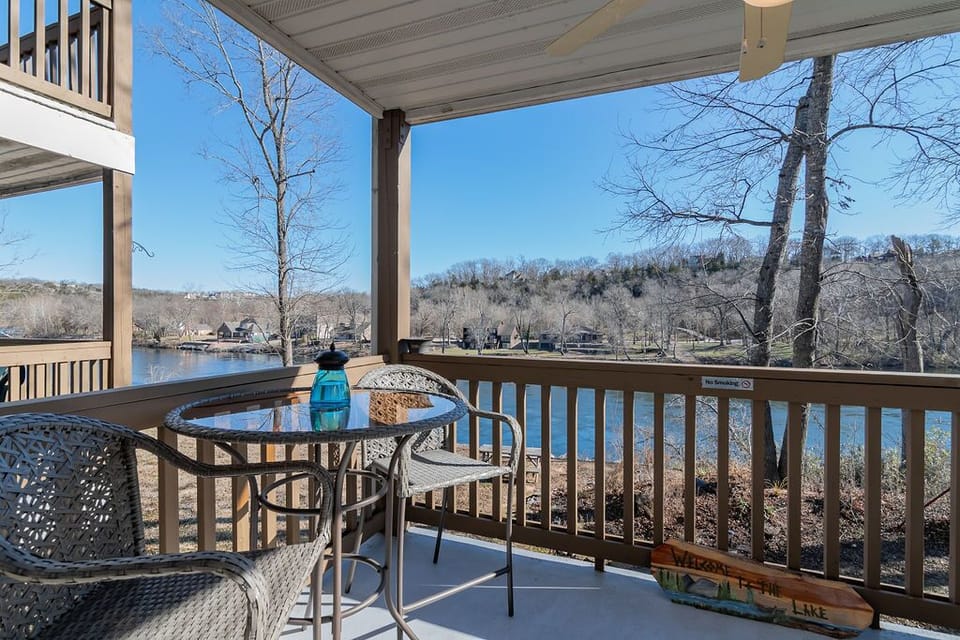 Beautiful Quiet Deck overlooking the picturesque Lake Taneycomo.