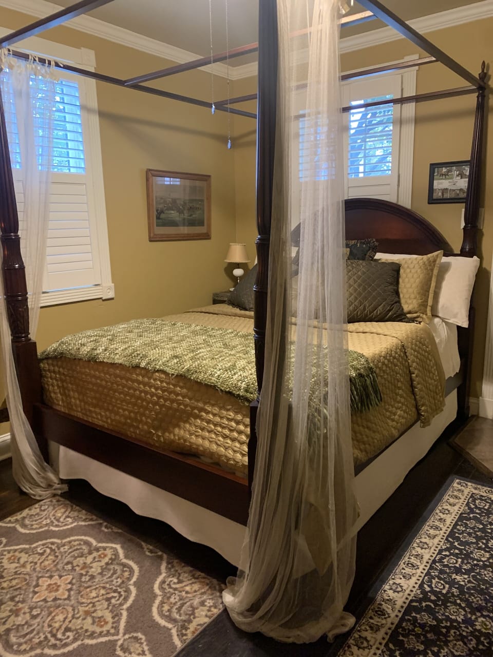 Queen bed, other bedding