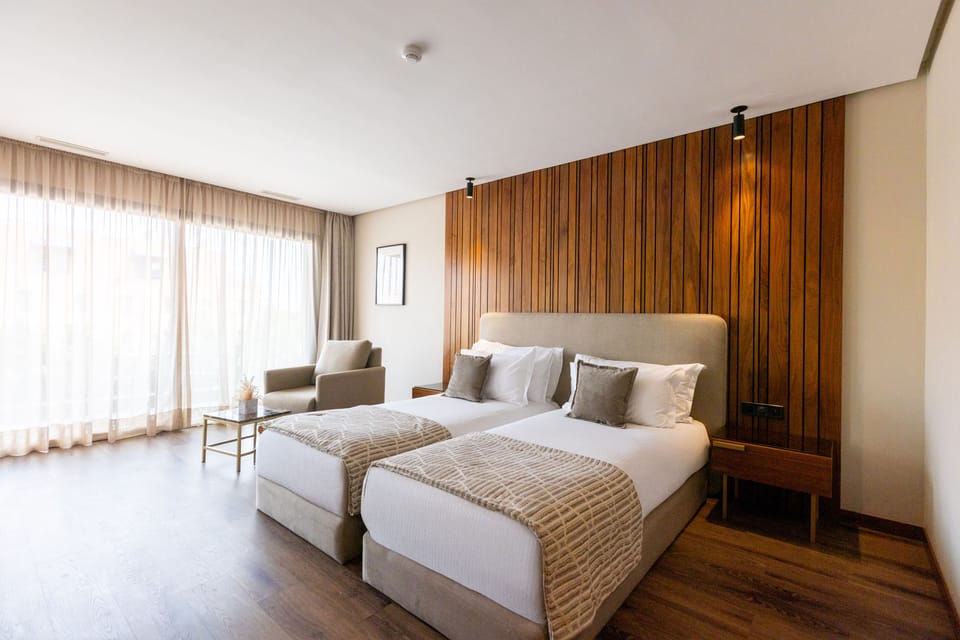 Junior Suite | Premium bedding, minibar, in-room safe, laptop workspace