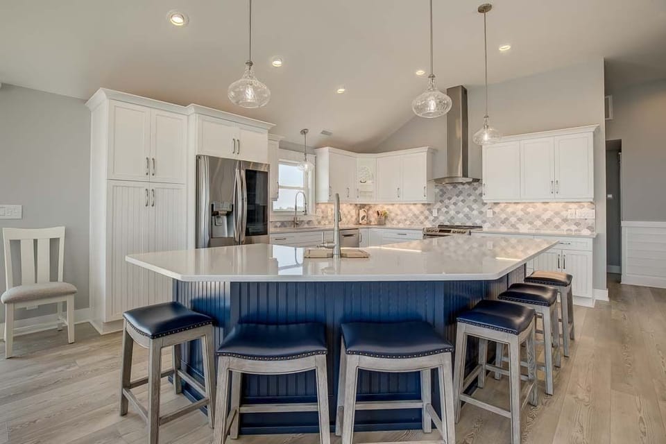 Top-Level Kitchen with Island seats 6