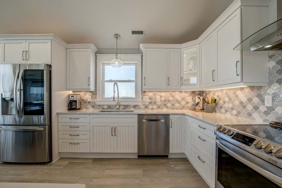 Top-Level Kitchen with Island seats 6