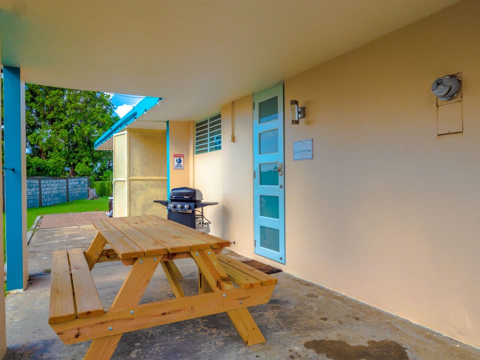 Patio area with picnic table 
