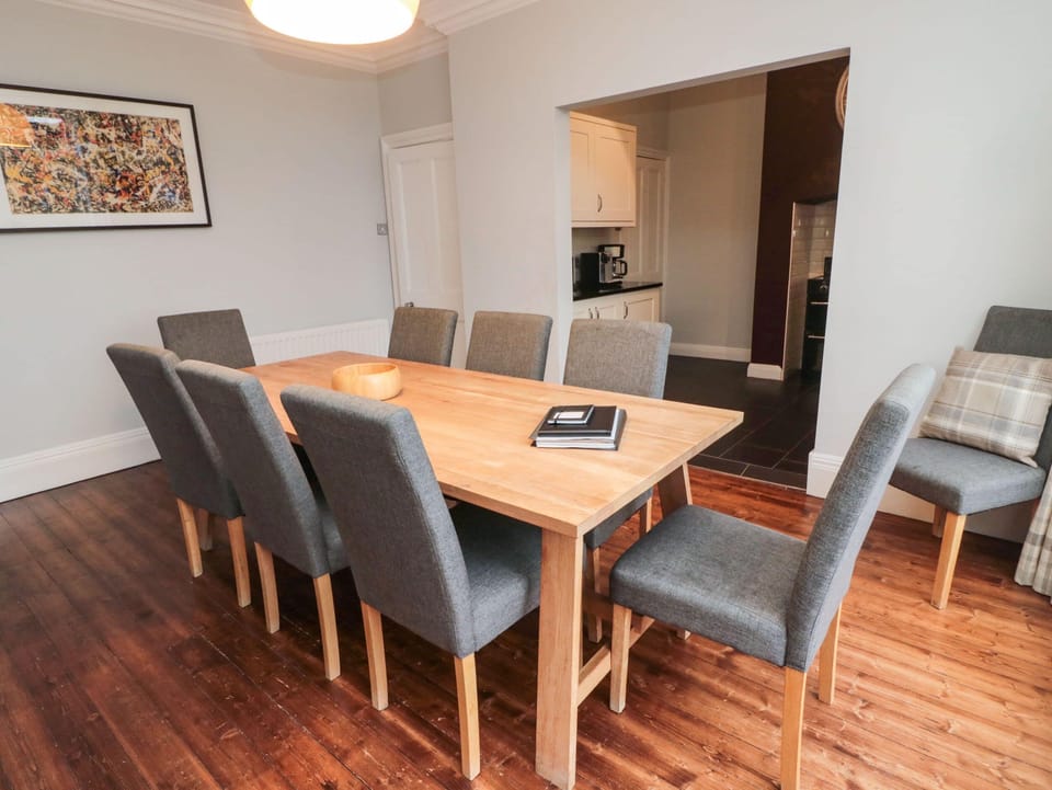 Cottage | Dining
