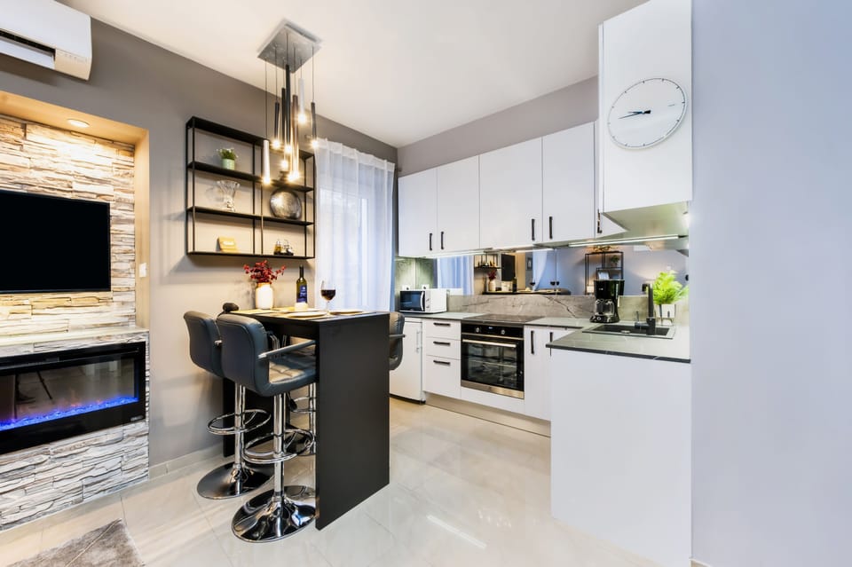Deluxe Apartment | Living area | 58-cm flat-screen TV with cable channels, TV, smart speakers