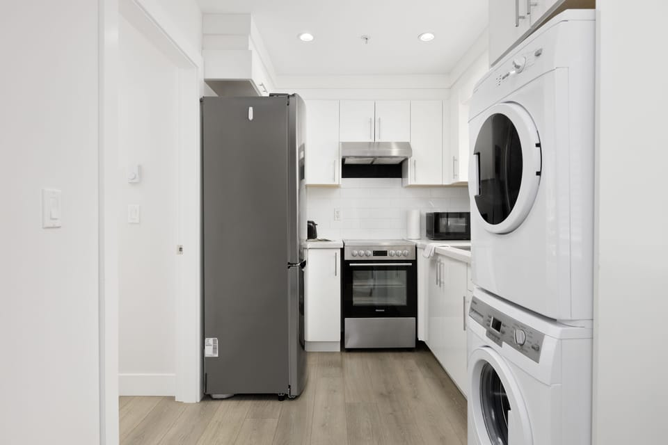 Premium Apartment | Private kitchen | Fridge, microwave, oven, stovetop