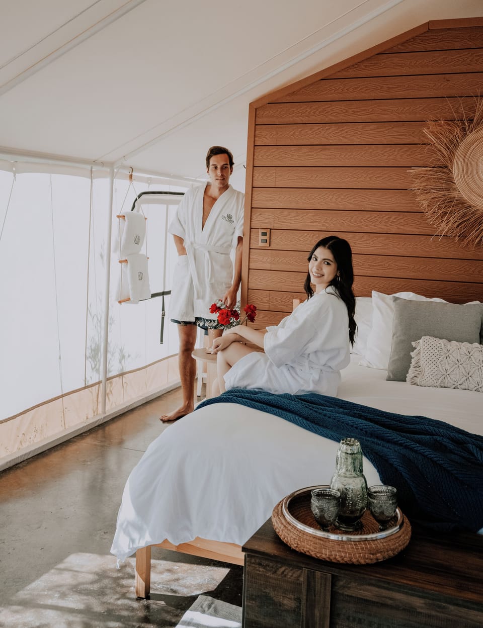 Iron/ironing board, bed sheets, wheelchair access