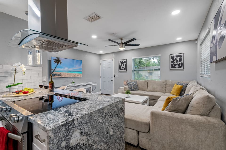 Create beautiful memories with your loved ones in this magnificent property. Our cozy open area is great for relaxing, cooking and eating great meals with family. Send us a message now!