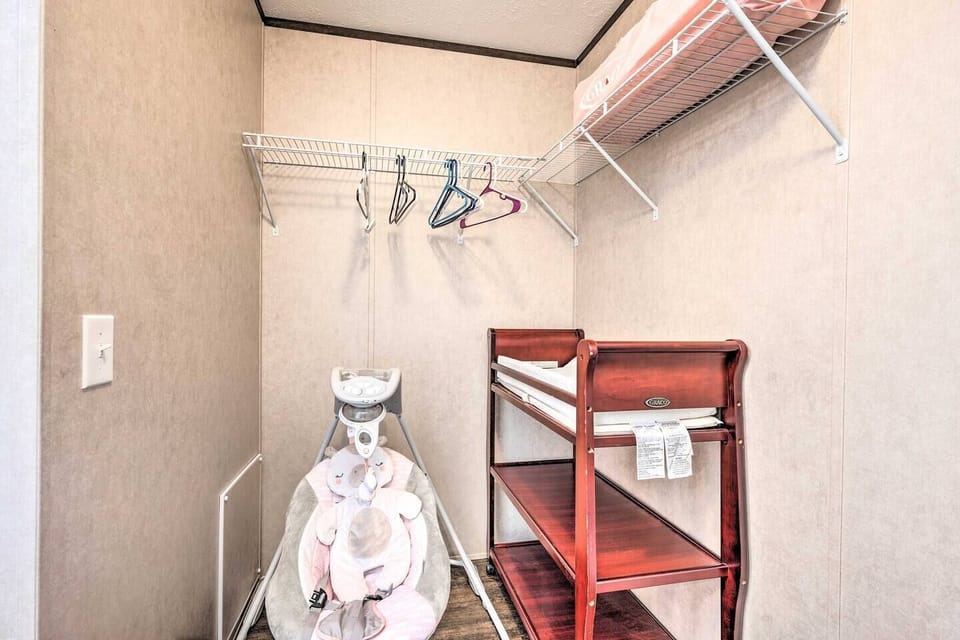 Walk-In Closet | Pack 'n Play