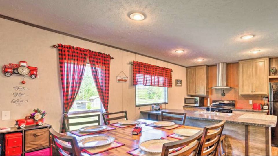 Table seats 6 with 4 barstools