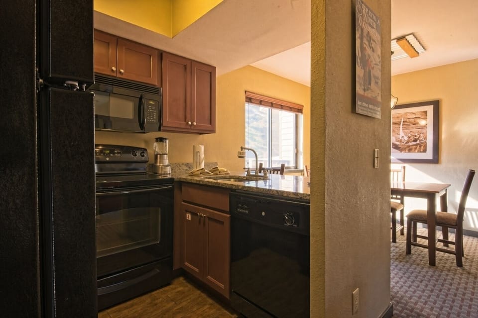 2 Bedroom Villa • Kitchen Pass-Through & Island