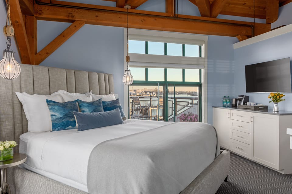 Penthouse, Harbor & City View | Premium bedding, down comforters, in-room safe, desk