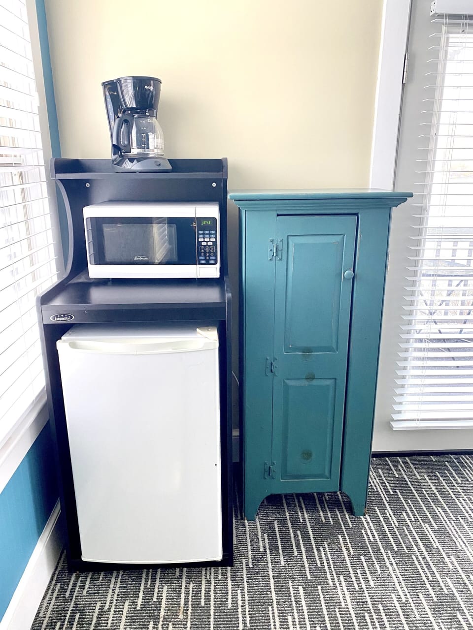 Room, 1 King Bed with Sofa bed, Jetted Tub, River View | Iron/ironing board, free WiFi, bed sheets
