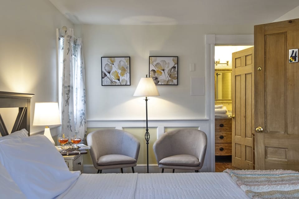 Romantic Room, 1 Queen Bed, Balcony | Premium bedding, memory foam beds, in-room safe, individually decorated