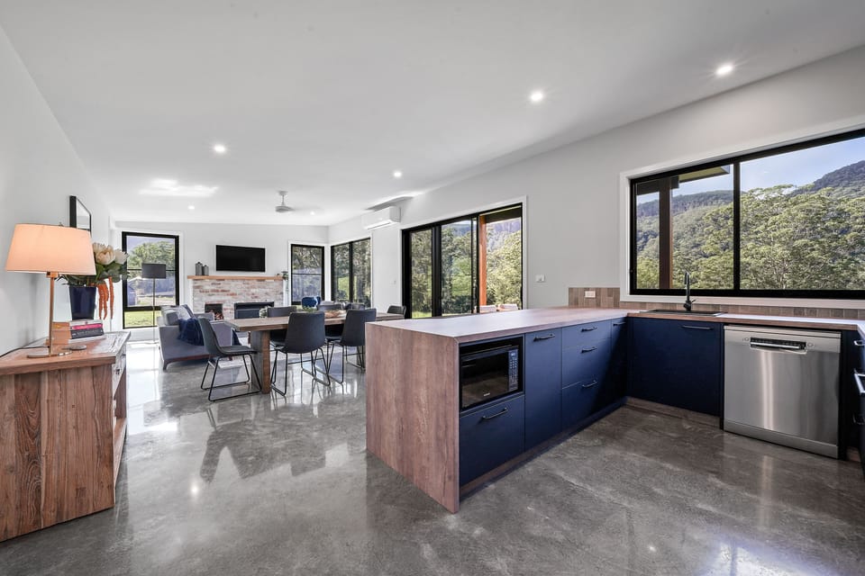 spacious kitchen/dining/living