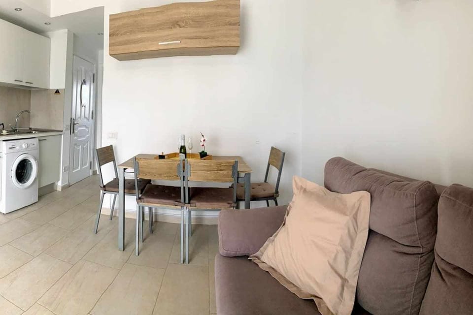 Bed,Kitchen or kitchenette,Dining area