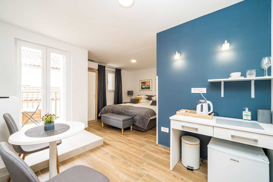 Double Room (Superior Double Room with Balcony) | Interior