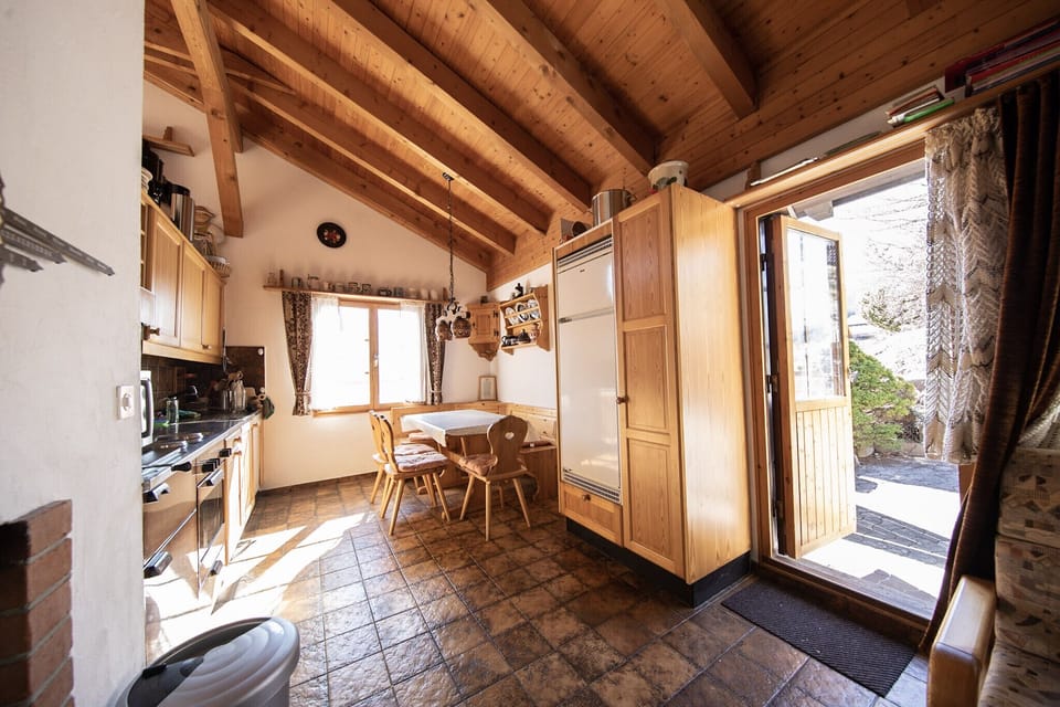 Kitchen and exit to the terrace