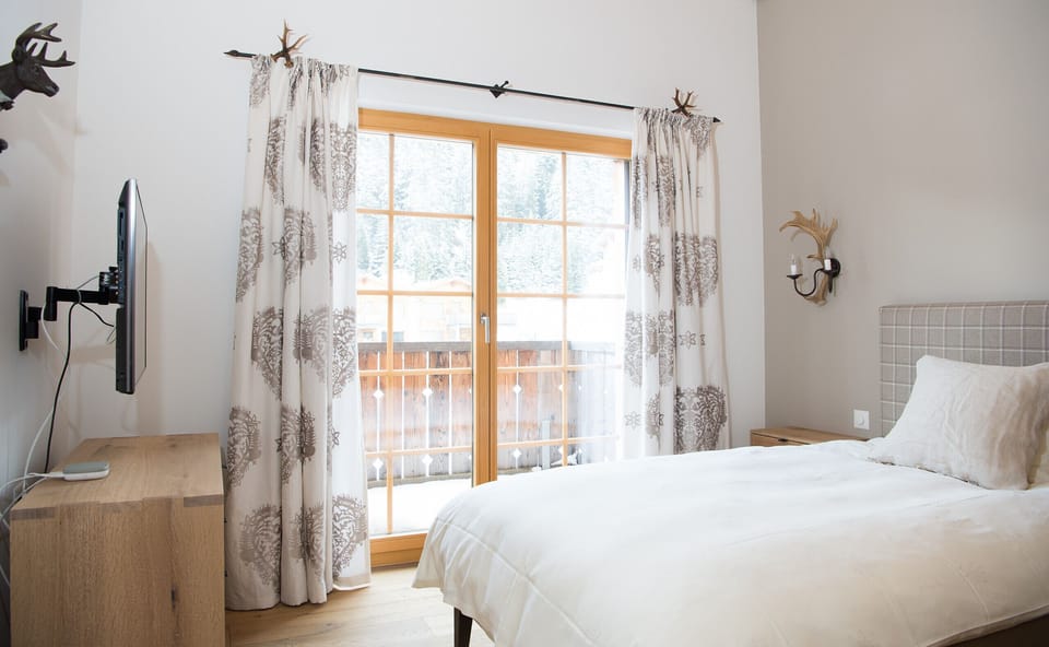 Children's bedroom with balcony