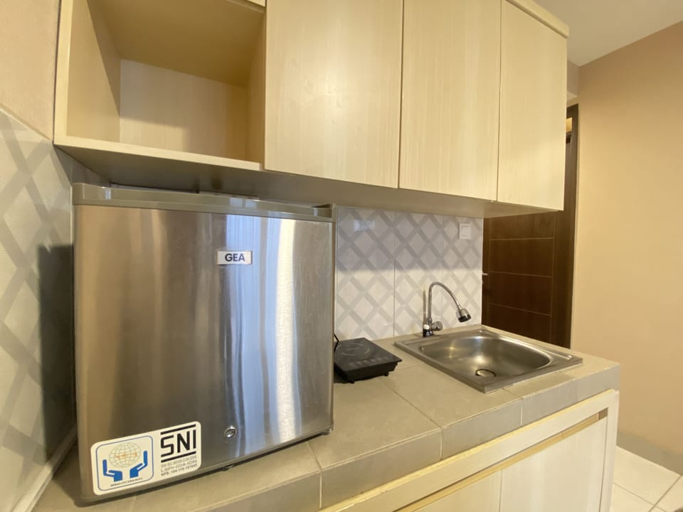 Fridge, stovetop, cookware/dishes/utensils