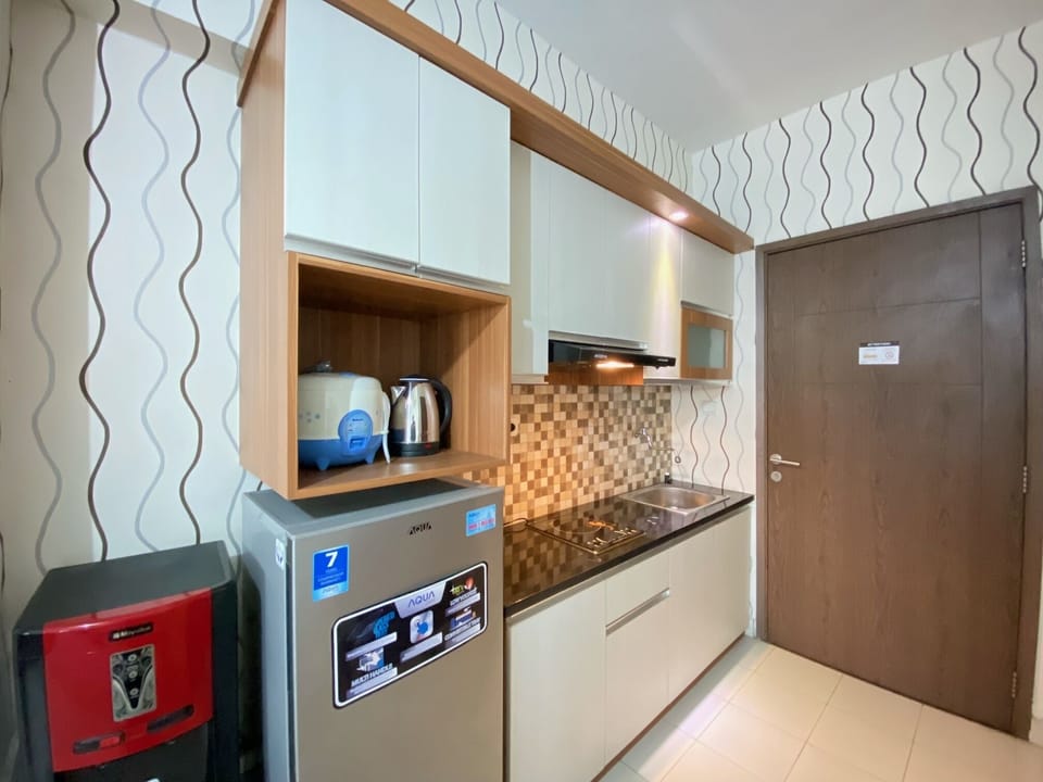 Room | Private kitchen | Fridge, stovetop, cookware/dishes/utensils