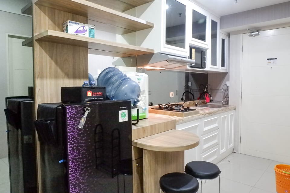 Room | Private kitchen | Fridge, microwave, stovetop, cookware/dishes/utensils