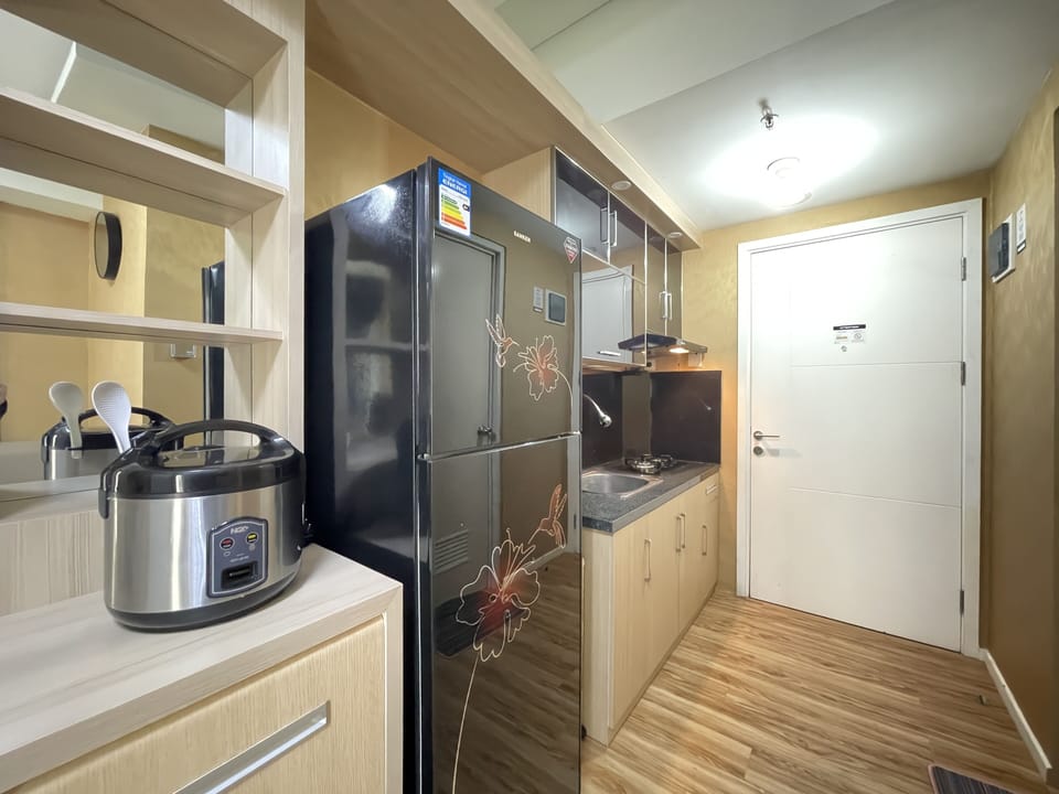 Room | Private kitchen | Fridge, stovetop, cookware/dishes/utensils