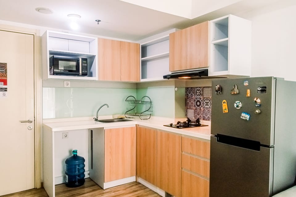 Fridge, stovetop, cookware/dishes/utensils