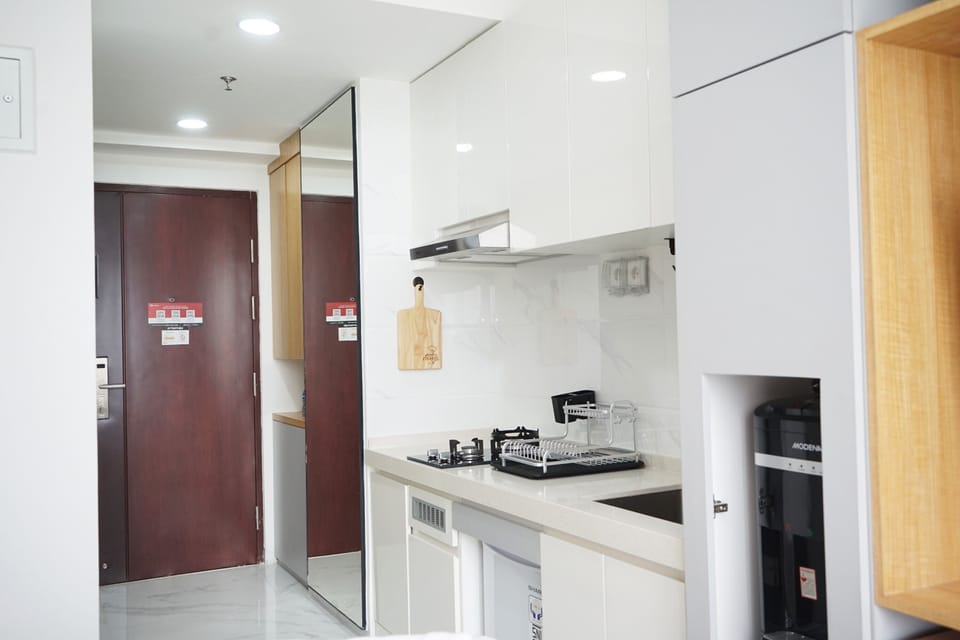 Room | Private kitchen | Fridge, stovetop, cookware/dishes/utensils